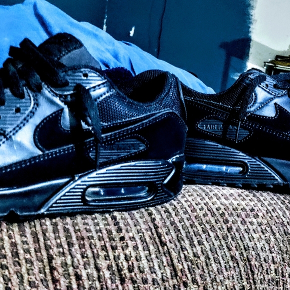 All black air force ones - Picture 3 of 3